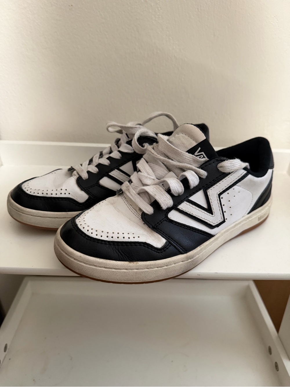 Vans Men's Black and White Low-Top Sneakers 7
